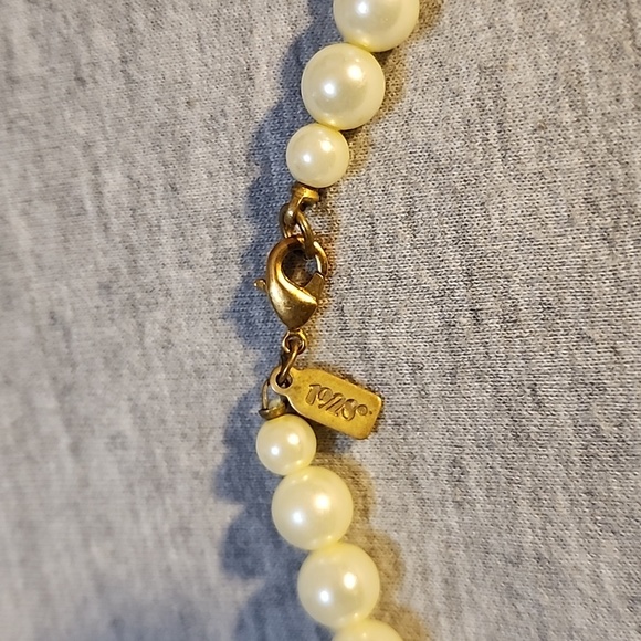 1928 Simulated Pearl Strand Necklace - Picture 3 of 10